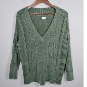 Relaxed V-Neck Cable Knit Sweater - Sage Green